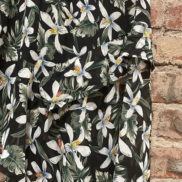 SPRING SALE! NWT SEEK The Label Asymmetrical Floral Skirt Size Small - Picture 6 of 9